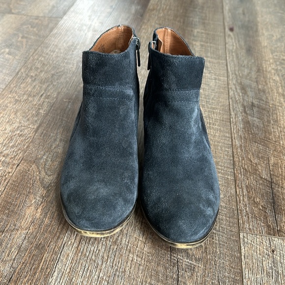 Lucky Brand Brolley Ankle Boot / Booties Navy leather zip boots. - Picture 6 of 15